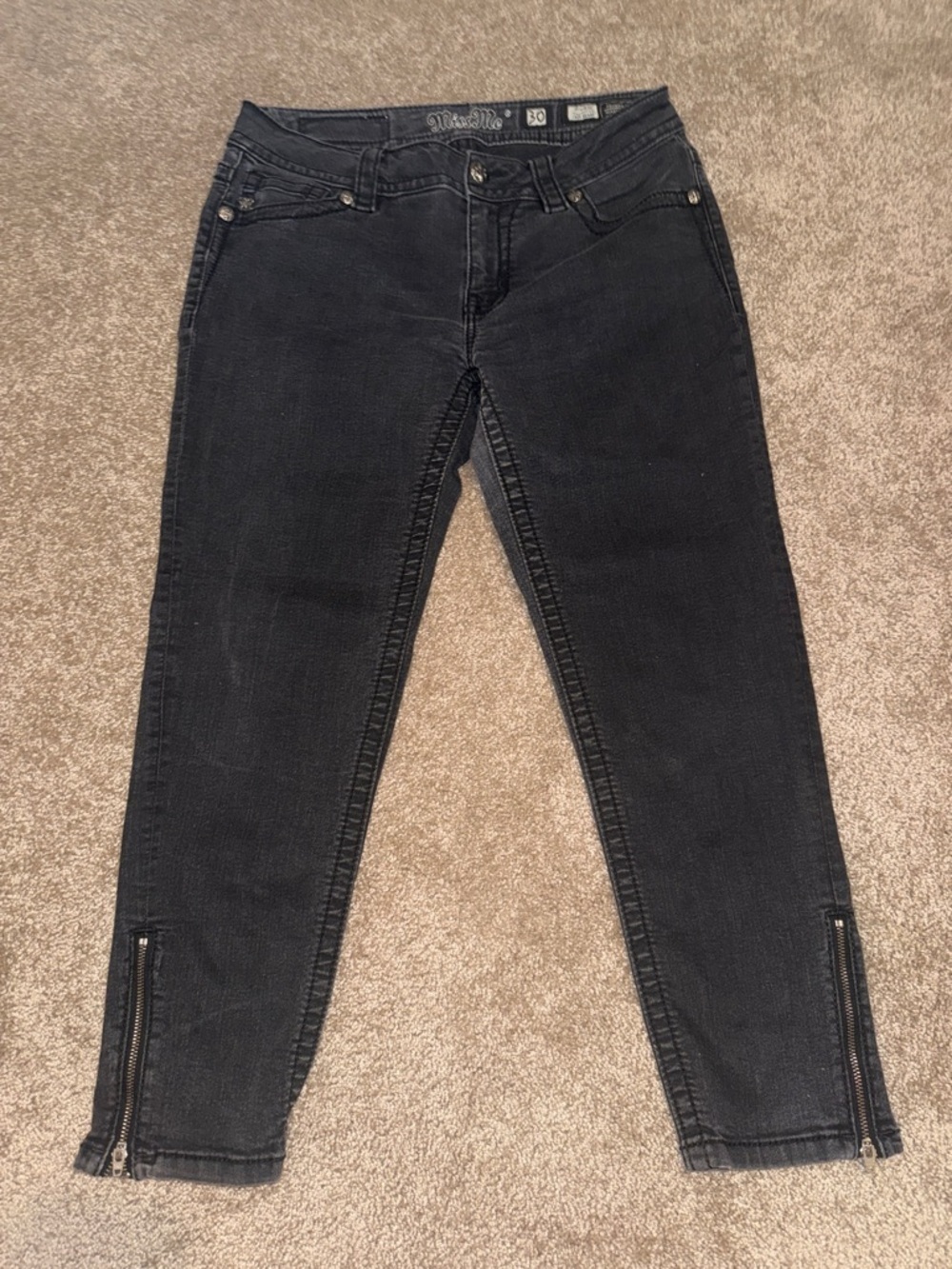 Miss Me Black Mid Rise Cropped Skinny Ankle Zip Jeans - size 30. B9